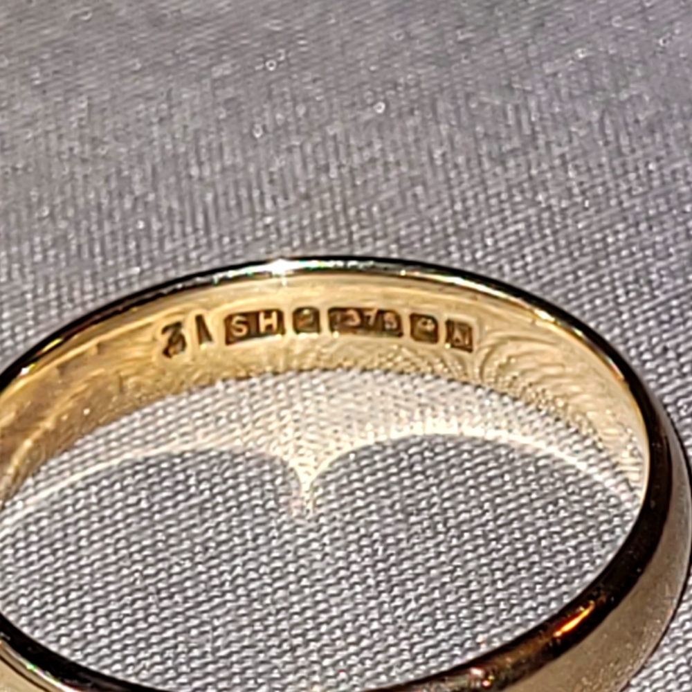 Gold wedding band like new freshly Polished! SIZE 9.5 - Picture 2 of 2